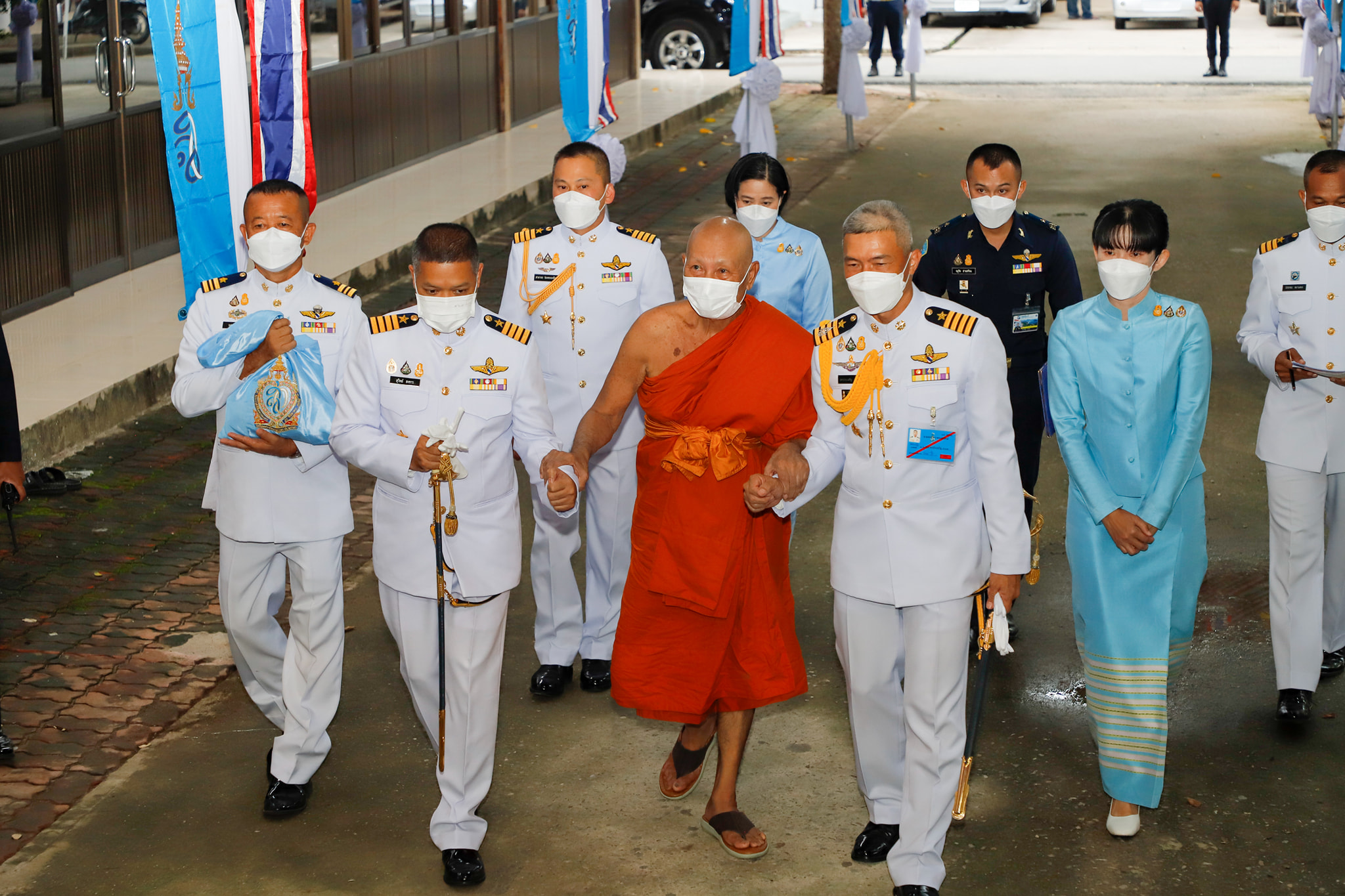 ร่วมพิธีถวายเครื่องราชสักการะ และวางพานพุ่มเฉลิมพระเกียรติสมเด็จพระนางเจ้าสิริกิติ์ พระบรมราชินีนาถ พระบรมราชชนนีพันปีหลวง เนื่องในโอกาสมหามงคลเฉลิมพระชนมพรรษา  90 พรรษา 12 สิงหาคม 2565 ณ วัดคลองวาฬ พระอารามหลวง ตำบลคลองวาฬ อำเภอเมืองฯ ประจวบคีรีขันธ์