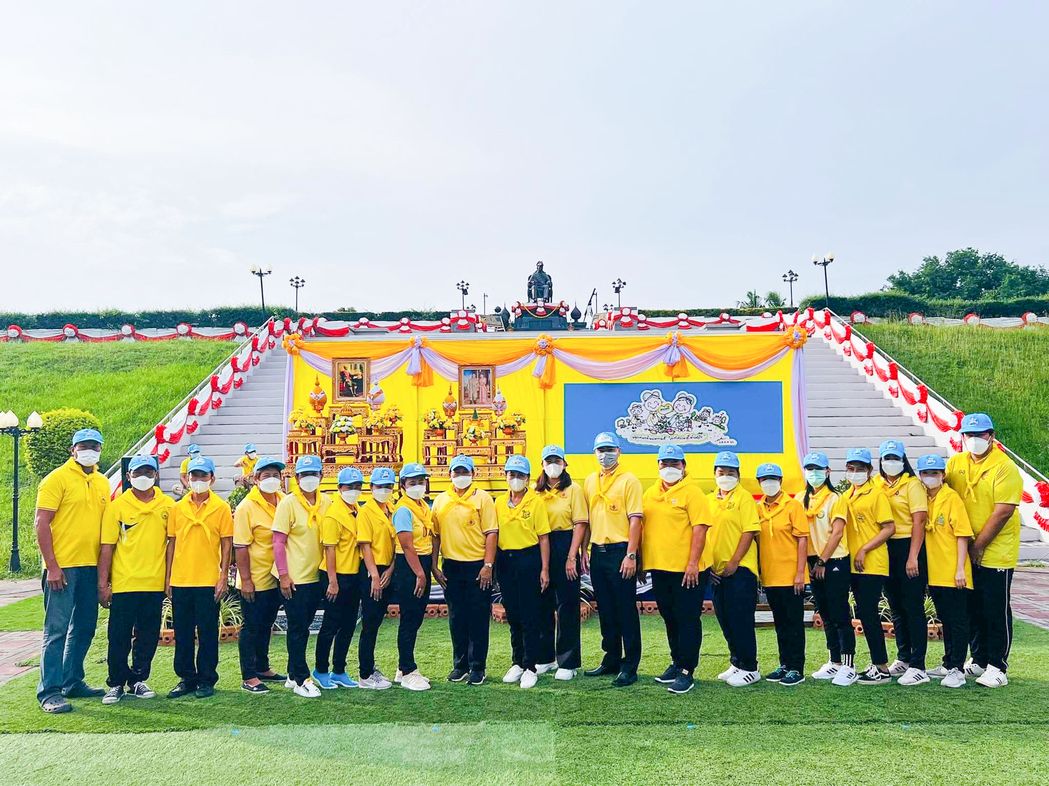 กิจกรรมจิตอาสาพัฒนาปรับปรุงภูมิทัศน์ บริเวณลานพระบรมราชานุสาวรีย์ พระบาทสมเด็จพระจอมเกล้าเจ้าอยู่หัว รัชกาลที่ 4